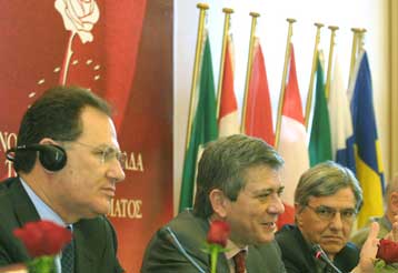 Καταδίκασαν τις πρακτικές των ΗΠΑ ο Κ.Λαλιώτης και ο πρόεδρος των Ευρωπαίων Σοσιαλιστών