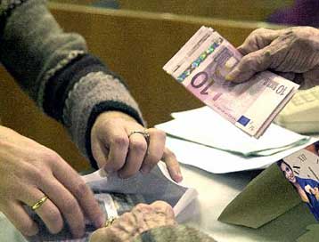 Επιβράδυνση της καταναλωτικής δαπάνης προβλέπει η Alpha Bank