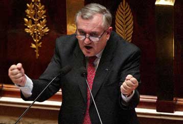 Μία χώρα δεν μπορεί να εξουσιάζει ολόκληρο τον κόσμο, προειδοποιεί τις ΗΠΑ ο Ραφαρέν