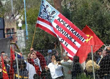 Χιλιάδες αντιπολεμικές φωνές κατέκλυσαν το Σάββατο τα Χανιά