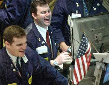 Ράλι στα χρηματιστήρια και το δολάριο τη Δευτέρα – «Βουτιά» στις τιμές του πετρελαίου