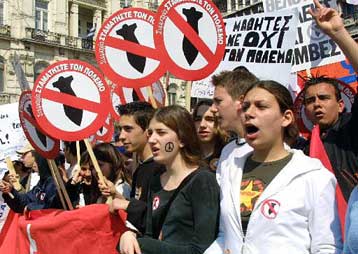Στη Βουλή το θέμα των απουσιών όσων μαθητών συμμετείχαν στις αντιπολεμικές διαδηλώσεις