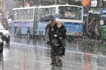 Ύφεση της κακοκαιρίας στη Βόρεια Ελλάδα – Στα λευκά πολλές περιοχές της χώρας