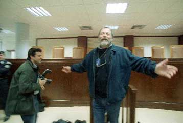 Την επίθεση κατά του αυτοκινήτου του δημοσιογράφου Νίκου Κακαουνάκη καταδίκασε η ΕΣΗΕΑ