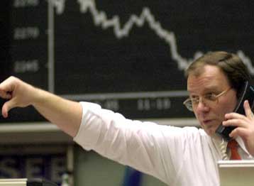 Υποχωρούν τα χρηματιστήρια καθώς η προσοχή των επενδυτών στρέφεται στην οικονομία