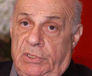 Ο Κόφι Ανάν επιρρίπτει ευθύνες και στις δύο πλευρές, υποστηρίζει ο Ντενκτάς
