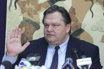 Πιθανότητα ξένου διαιτητή στο ντέρμπι Ολυμπιακού-ΠΑΟ άφησε ο Βενιζέλος