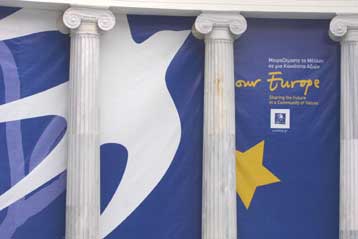 Εικαστικές παρεμβάσεις στο κέντρο της Αθήνας εν όψει της Συνόδου της 16ης Απριλίου