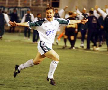 Και πάλι τρεις βαθμούς μπροστά ο ΠΑΟ με ισοπαλία του Ολυμπιακού, πλησιάζει και η ΑΕΚ