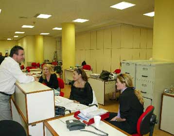 Τον τρίτο χαμηλότερο μισθό ανάμεσα στους «15» λαμβάνουν οι Έλληνες