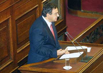 Αποκλείει η κυβέρνηση νέα νομοθετική ρύθμιση του ζητήματος των πανωτοκίων