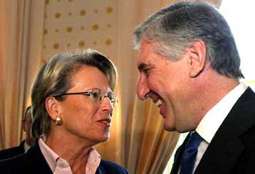 Η Ελλάδα βλέπει θετικά την πρωτοβουλία των «τεσσάρων» για την ευρωπαϊκή άμυνα
