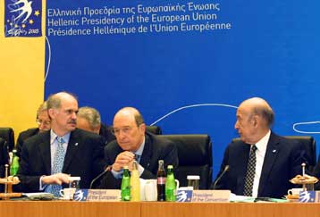 Θέληση για να διαμορφωθεί από κοινού η ΕΕ διαπιστώνει ο Κ.Σημίτης