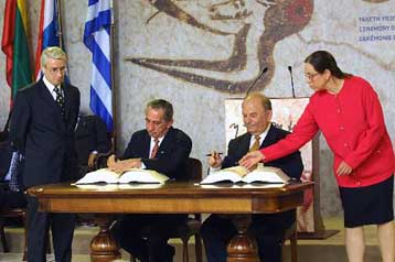 Κορυφαίος σταθμός ηθικής δικαίωσης η ένταξη της Κύπρου στην ΕΕ, τόνισε ο Τ.Παπαδόπουλος