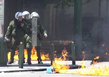 Στον εισαγγελέα οι 84 συλληφθέντες στα επεισόδια κατά το αντιπολεμικό συλλαλητήριο
