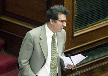 Δεν στέλνονται στοιχεία Ελλήνων διαδηλωτών στην Interpol, διαβεβαιώνει ο Χρυσοχοΐδης