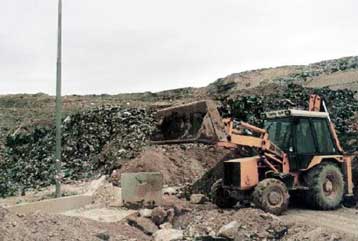 Αποκλεισμός της γέφυρας Ασπροπύργου με αφορμή τα μέτρα του ΥΠΕΧΩΔΕ για τις χωματερές
