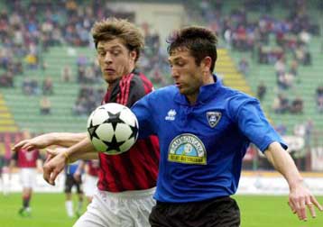 Νοκ άουτ η Μίλαν από την υπόθεση τίτλος ύστερα από ήττα-σοκ, ένα βήμα μπροστά η Γιούβε