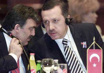 Συμμετοχή της στη διεθνή ειρηνευτική δύναμη του μεταπολεμικού Ιράκ εξετάζει η Αγκυρα