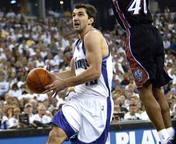 Σπουδαία εμφάνιση από τον Στογιάκοβιτς στο 1-0 των Σακραμέντο Κινγκς στα πλέι οφ