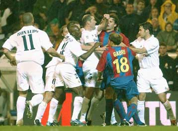 Διαμαρτυρίες, αποβολή και 1-1 στο Μπερναμπέου