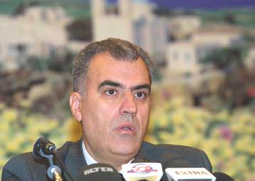 Για «εξωπολιτικά κέντρα» που στρεβλώνουν την κυβερνητική πολιτική μιλά ο Δ.Ρέππας