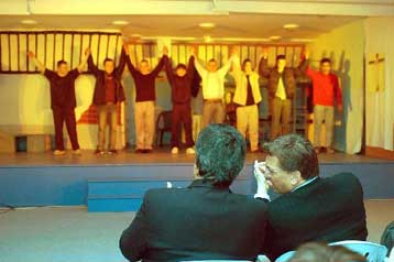 «Έκλεψαν» την παράσταση οι τρόφιμοι των Φυλακών Ανηλίκων στον Αυλώνα