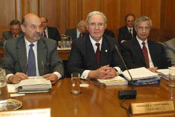 Σχεδόν μηδενικές οι άμεσες ξένες επενδύσεις στην Ελλάδα το 2002