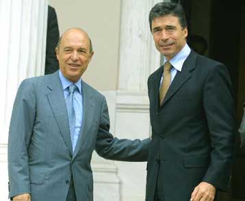Οι θεσμικές αλλαγές στην ΕΕ στο επίκεντρο της συνάντησης Σημίτη – Ράσμουσεν
