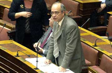 Πρόθεση πλήγματος του ΠΑΣΟΚ και του Κ.Σημίτη καταλογίζει ο Στ.Μανίκας στον Γ.Κουρή