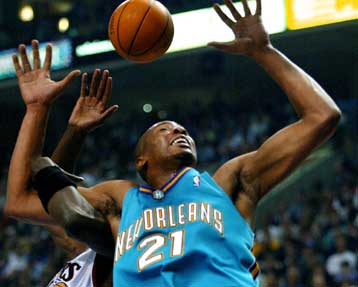 Το 2-0 έκαναν οι Σίξερς επί των Χόρνετς στα πλέι οφ του πρωταθλήματος ΝΒΑ