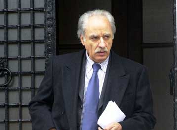 Δεν αναμένεται ανασχηματισμός, ή άλλη έκτακτη απόφαση του Κ.Σημίτη δήλωσε ο Τ.Χυτήρης