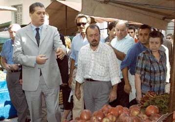 Περιορισμένες οι ανατιμήσεις (εκτός ντομάτας) στην πασχαλινή αγορά