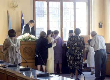 Παράνομες ορισμένες επιβολές εισφορών από τους δήμους, έκρινε ο Συνήγορος του Πολίτη