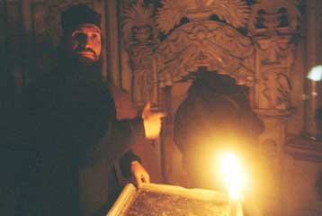 Με κατάνυξη η Αφή του Αγίου Φωτός στο Ναό του Πανάγιου Τάφου