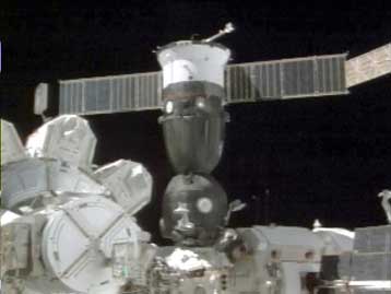 Το Soyuz συνδέθηκε με τον Διεθνή Διαστημικό Σταθμό τη Δευτέρα