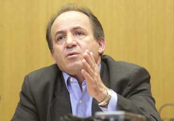 Επίθεση του προέδρου της ΓΣΕΕ κατά του Νίκου Γκαργκάνα για τα όρια συνταξιοδότησης