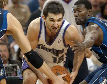 Εκτός έδρας νίκη του Σακραμέντο επί της Γιούτα και 3-1 στη σειρά των πλέι οφ