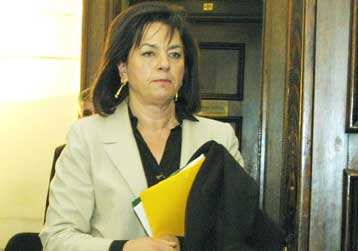 Την πλήρη επαναλειτουργία της χωματερής των Ανω Λιοσίων ζήτησε η Β.Παπανδρέου