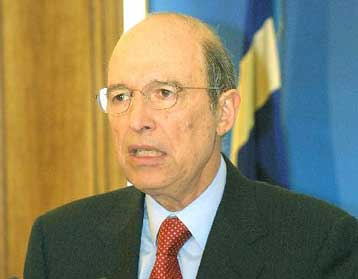 «Δεν υποχωρώ σε πιέσεις» απαντά ο Κ.Σημίτης στις καταγγελίες κατά κυβερνητικών στελεχών
