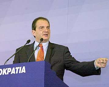 Νέα επίθεση του Κ.Καραμανλή κατά του Κ.Σημίτη για το θέμα της διαφθοράς