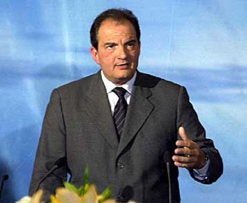 Για «εμπαιγμό» του λαού κατηγόρησε την κυβέρνηση ο Κ.Καραμανλής