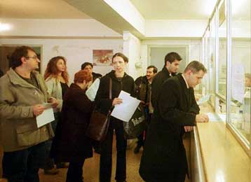 Αντίστροφη μέτρηση από τη Δευτέρα για την υποβολή φορολογικών δηλώσεων