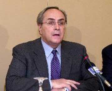 Νέα επίθεση Κωνσταντόπουλου σε Σημίτη για τα φαινόμενα διαπλοκής στην κυβέρνηση