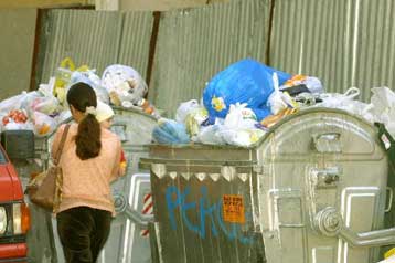 Την Τετάρτη ολοκληρώνεται ο καθαρισμός των δρόμων της Αθήνας από τα απορρίμματα