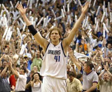 Πρόκριση στον επόμενο γύρο των πλέι οφ του ΝΒΑ για Μάβερικς και Πίστονς