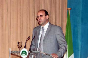 «Η Αυριανή διαστρεβλώνει την πραγματικότητα» απαντά ο Μιχάλης Νεονάκης