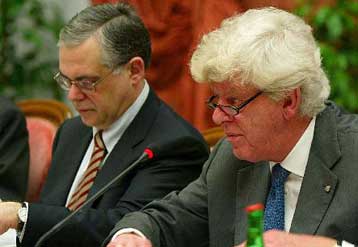 Σε ύφεση ο τομέας των υπηρεσιών στην ευρωζώνη (και) τον Απρίλιο