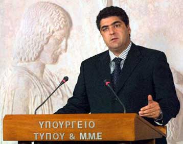 Δεν δίνουμε βήμα στη σκανδαλολογία, απαντά η κυβέρνηση στις καταγγελίες Κουρή, Κύρτσου