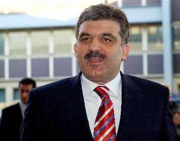 Διαψεύδει ο Γκιουλ πληροφορίες για σταδιακή αποχώρηση Τούρκων στρατιωτών από την Κύπρο